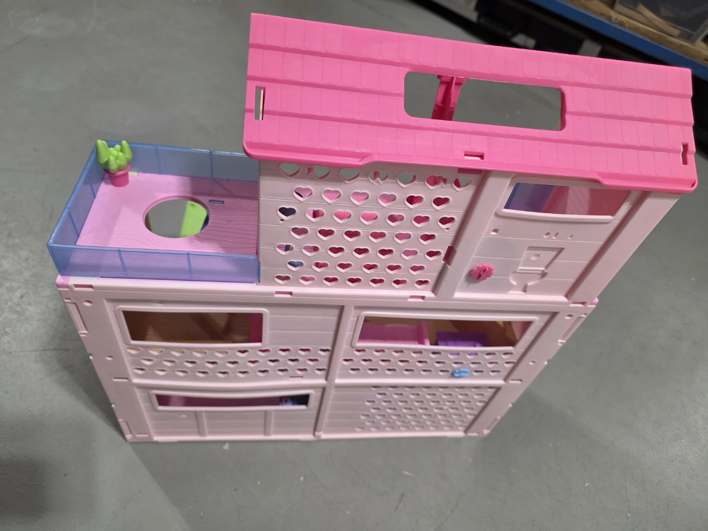 Pink Dollhouse with Pool and Accessories - photo 4