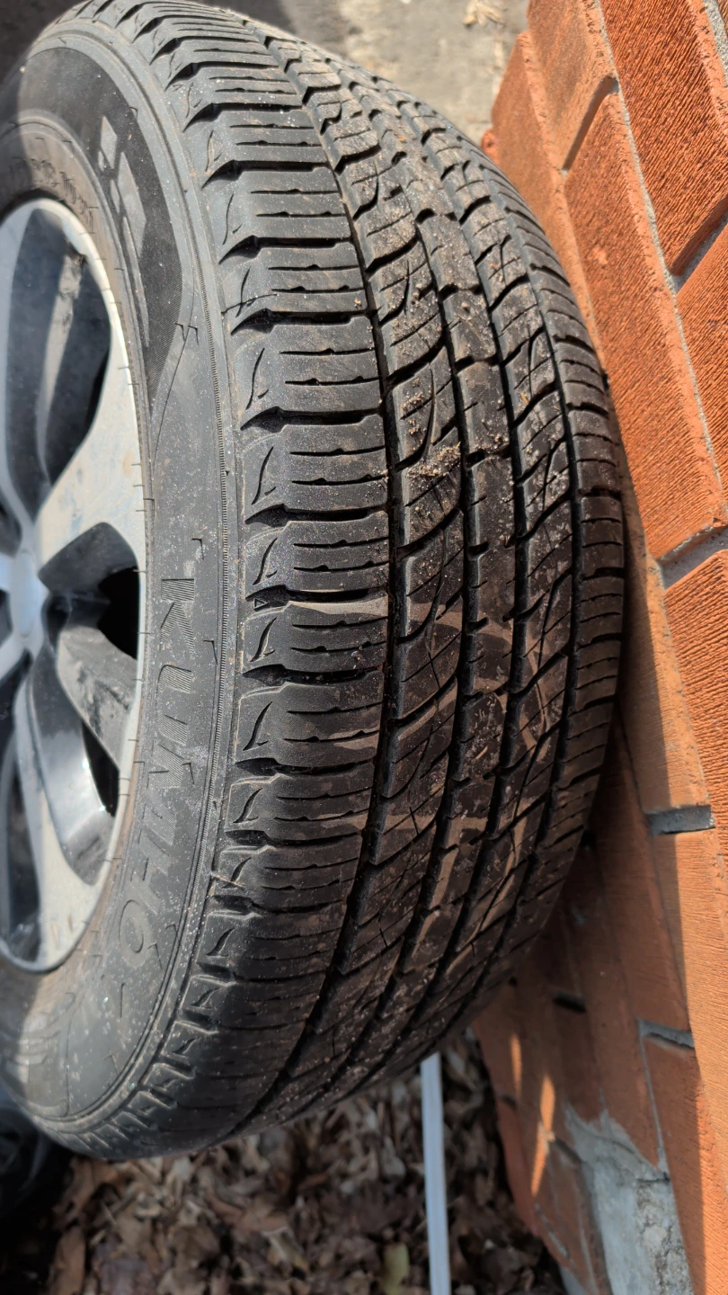 Set of 4 all weather tires  on alloy rims. - photo 5