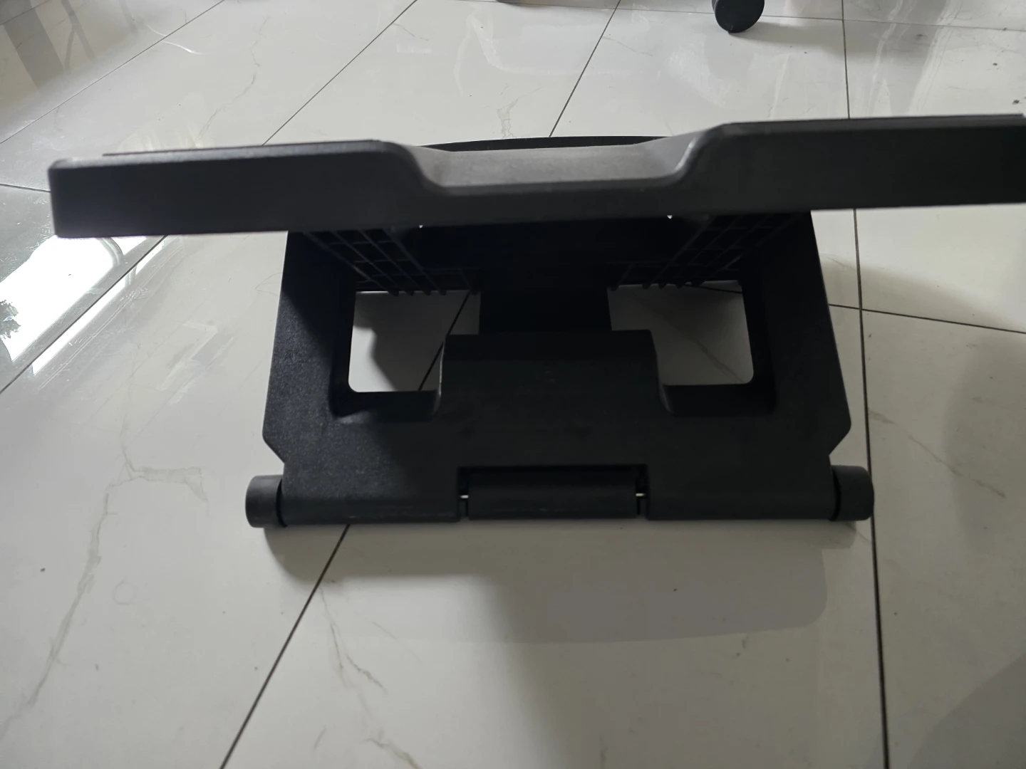 Fellowes Adjustable Footrest - photo 2