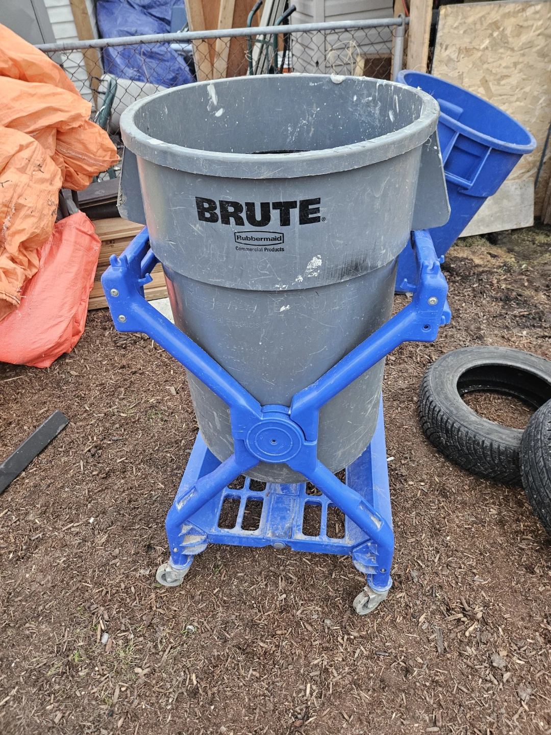 Rubbermaid Brute Trash Can Dolly Cart