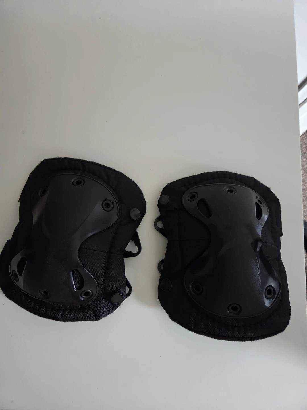Black Knee Pad Set
