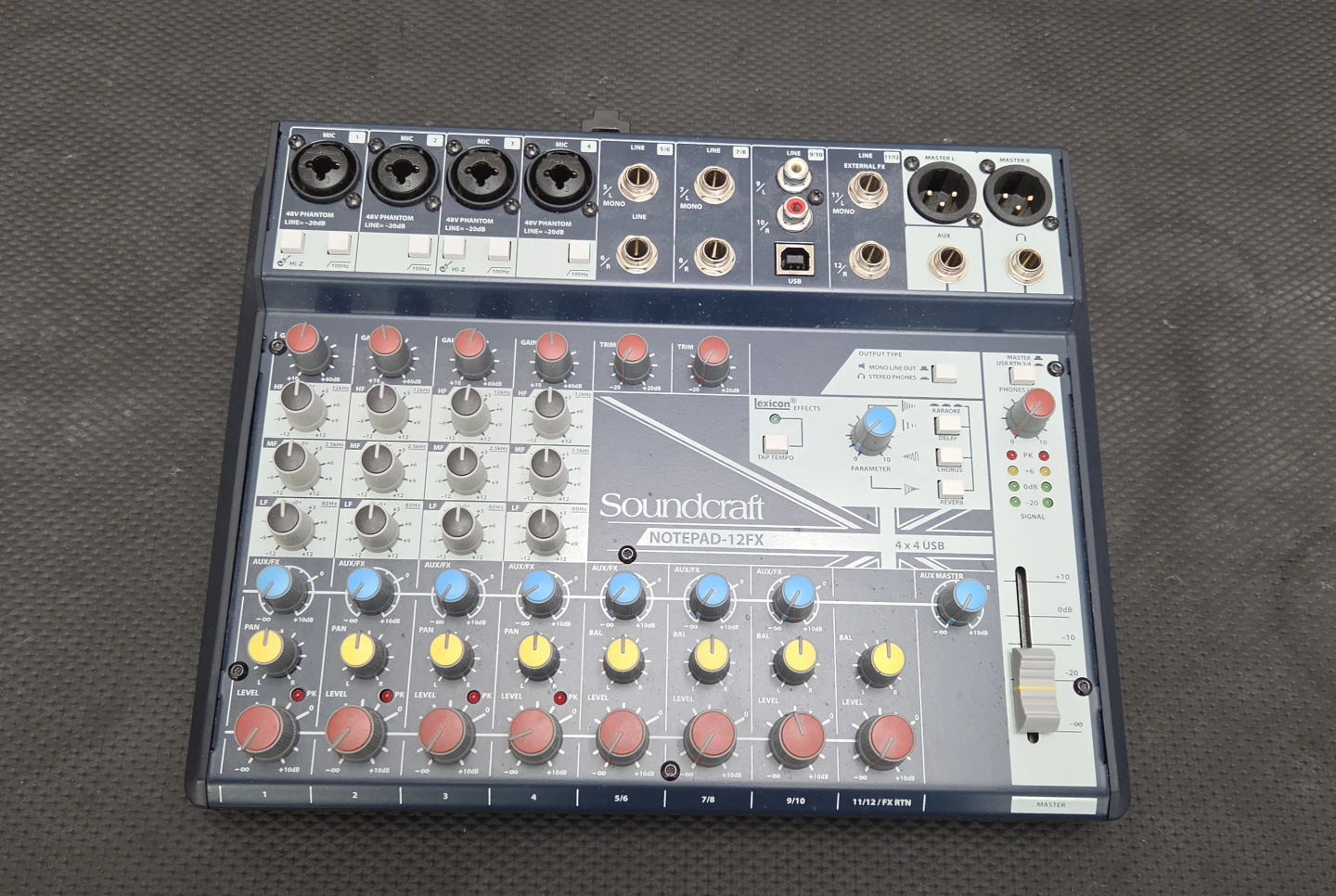 Soundcraft Notepad-12FX 4x4 USB Mixer