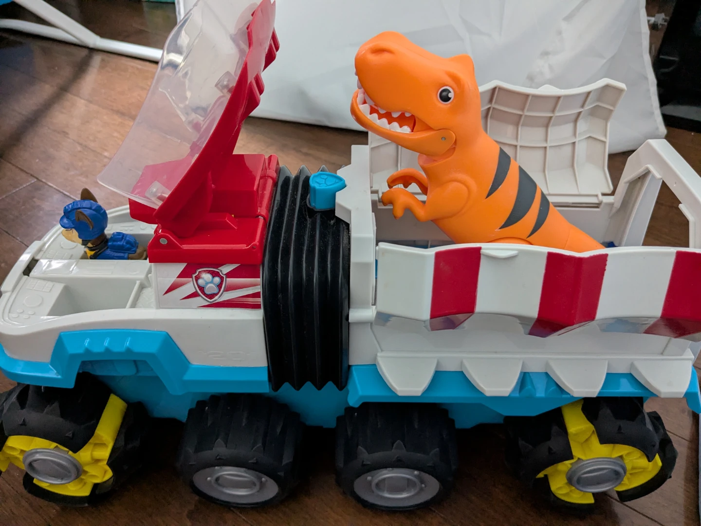 Paw Patrol  Patroller Motorized Team Vehicle with Chase & T. Rex - photo 2