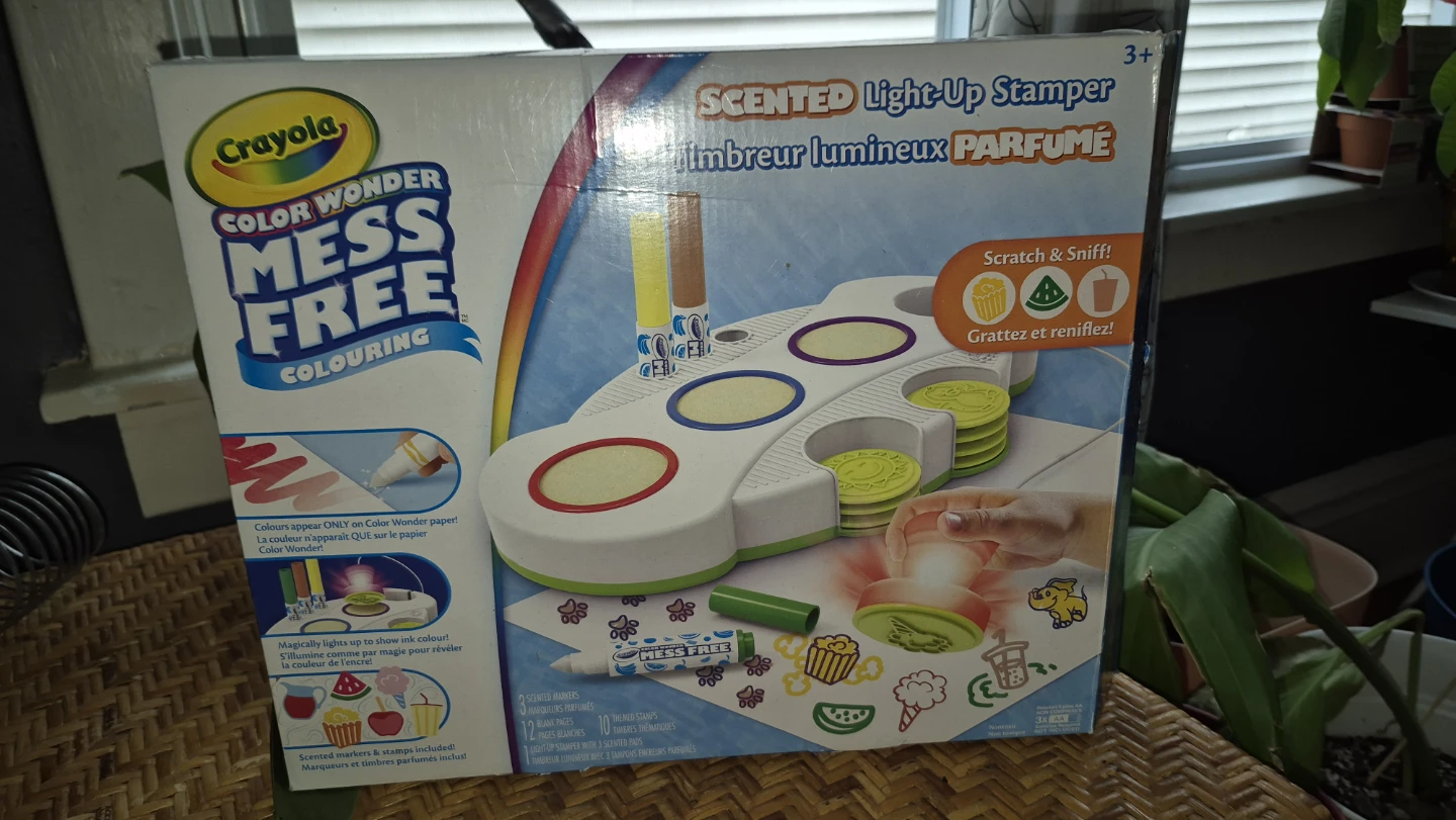 Crayola Color Wonder Scented Light-Up Stamper