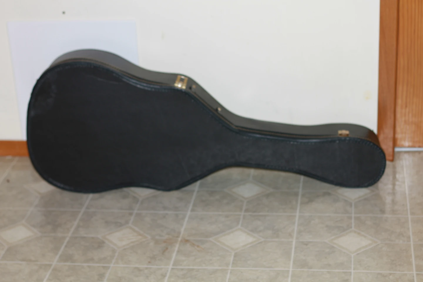 Yamaha Classical Guitar with Case and Accessories - photo 5