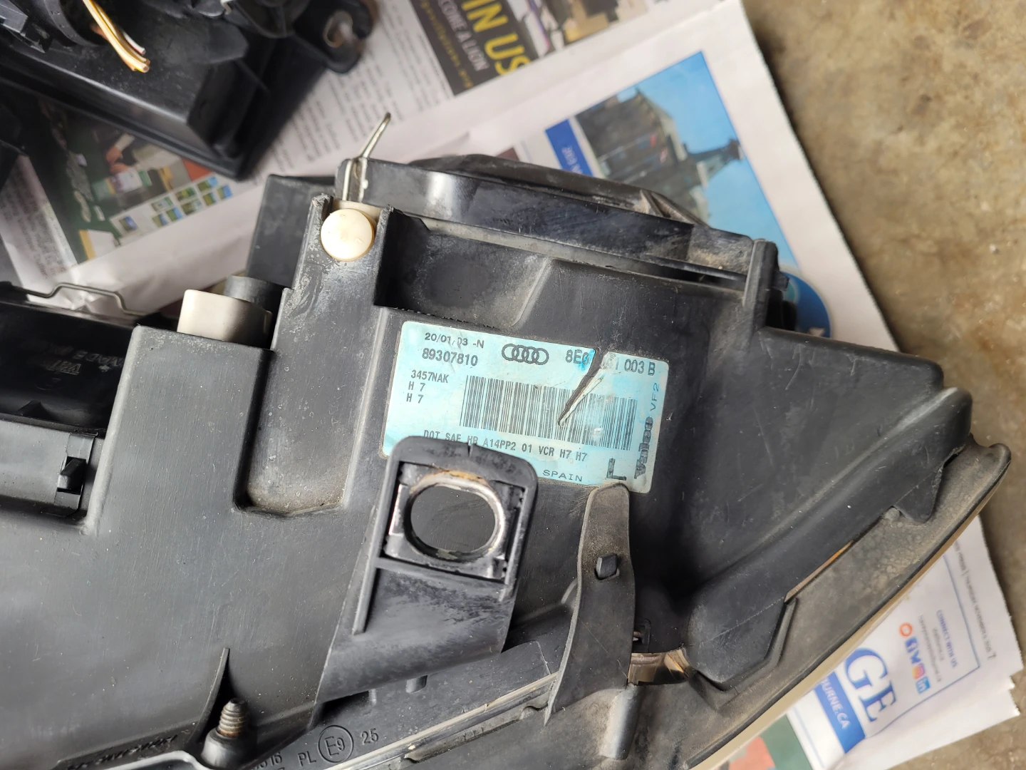 Valeo Headlight Assembly - photo 2