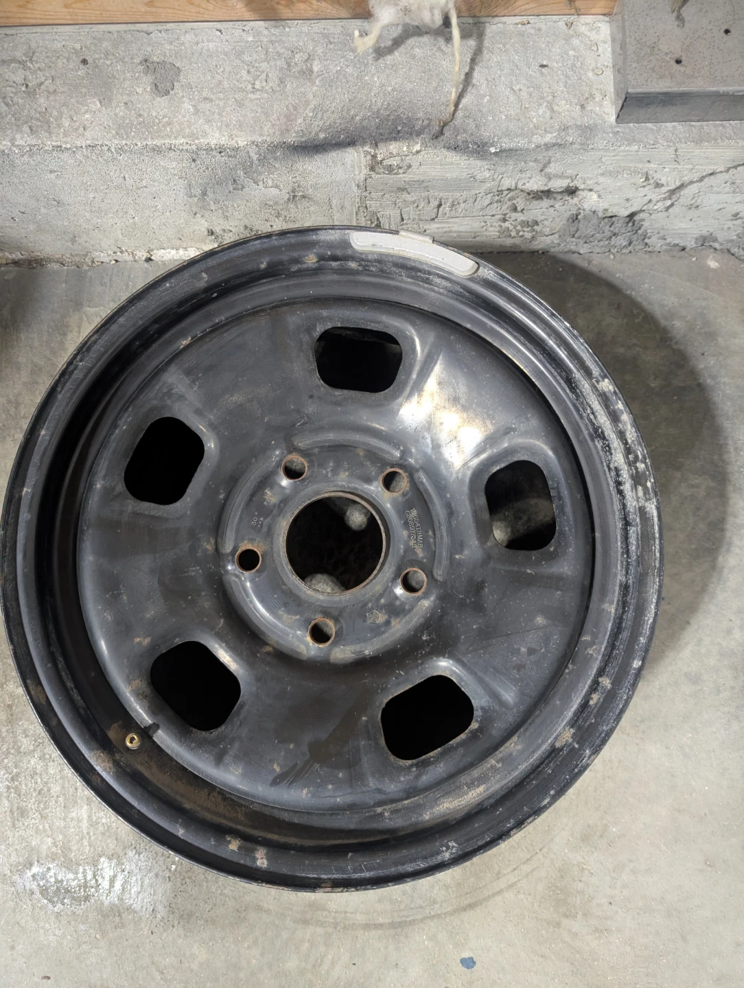 (1)-17 Inch Steel Rim Off 2014 Dodge Ram 5x139.7