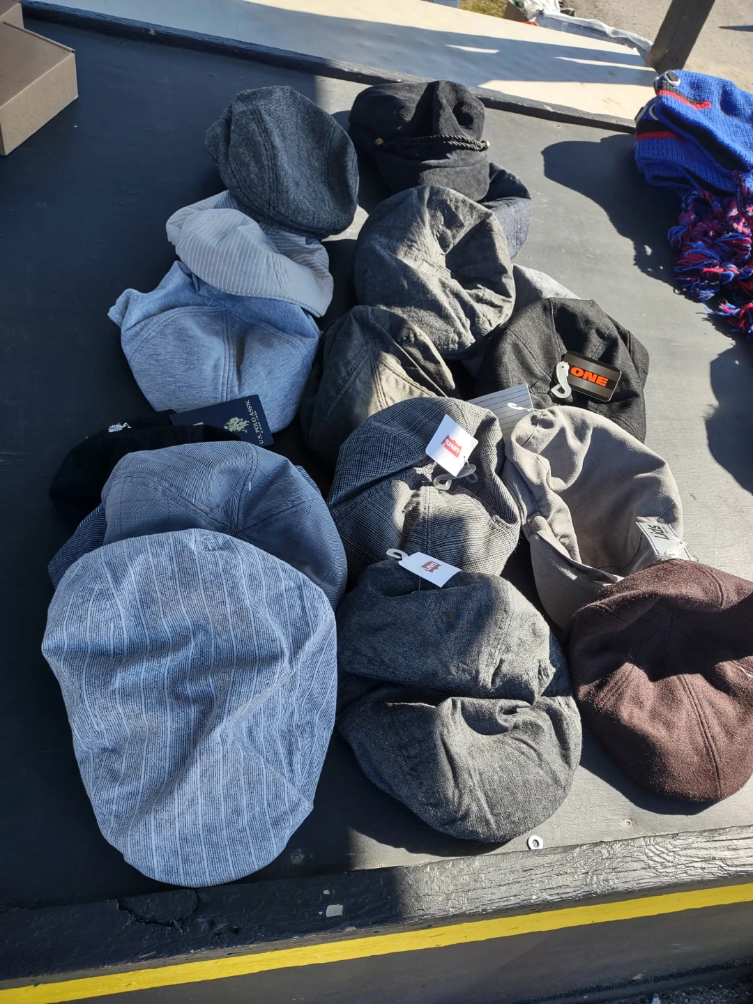 Free delivery Assorted Hats and Beanies selling them as Lot - photo 5