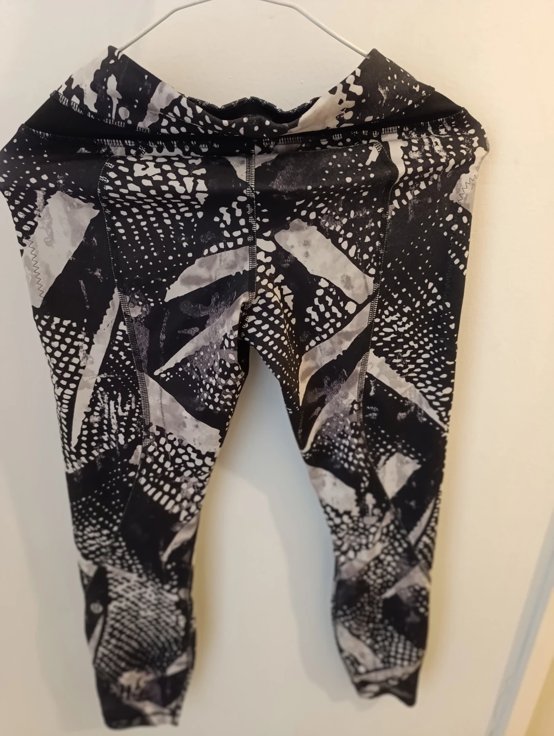 Lululemon Athletic Leggings - Black & White Print / Stripes - photo 4