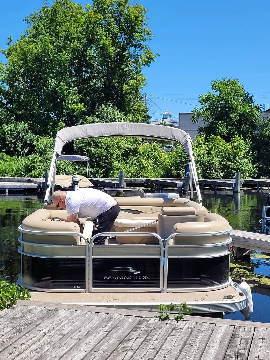 Bennington 18ft Pontoon Boat with Trailer - photo 4