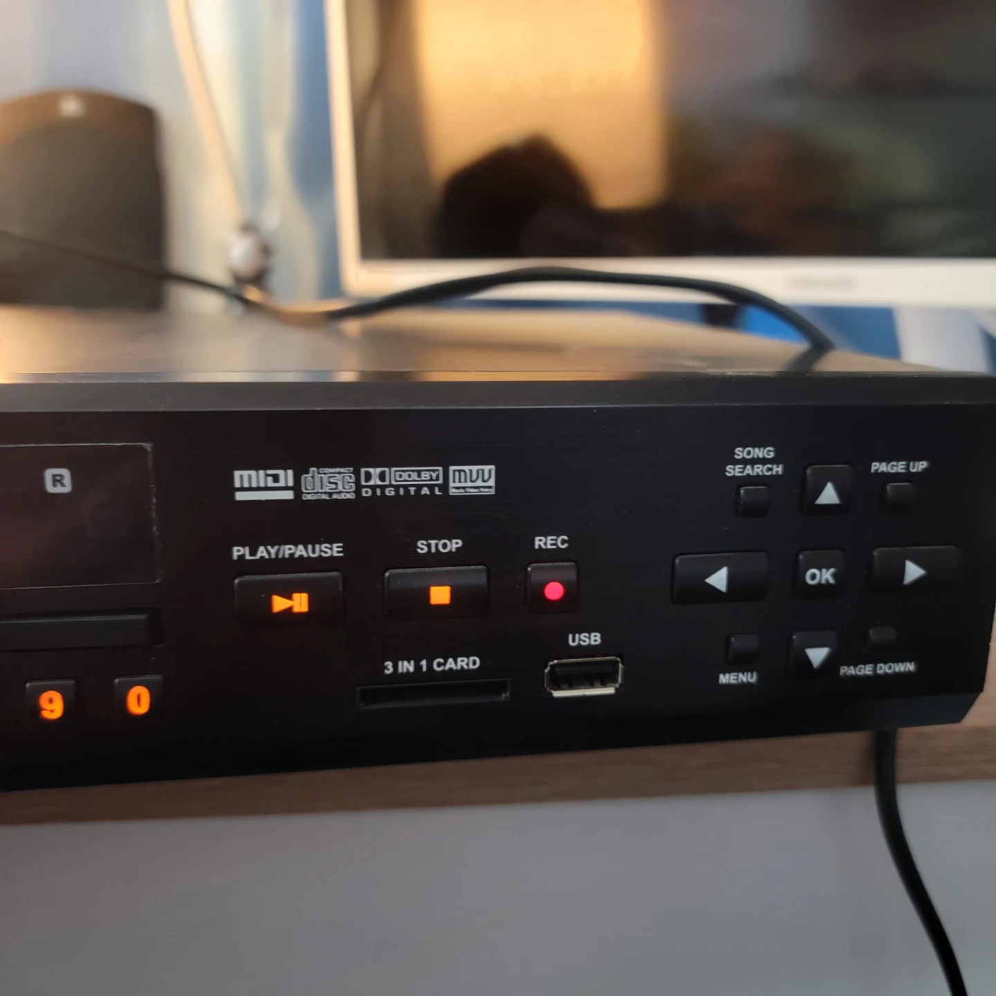 MediaCom MCI-3000 Karaoke Machine lovers - photo 2