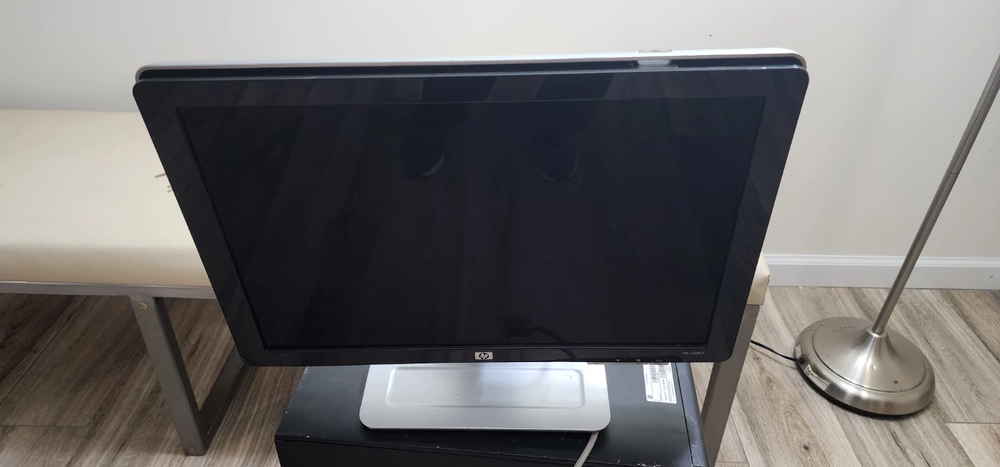 HP w2007 LCD Monitor 20 inches
