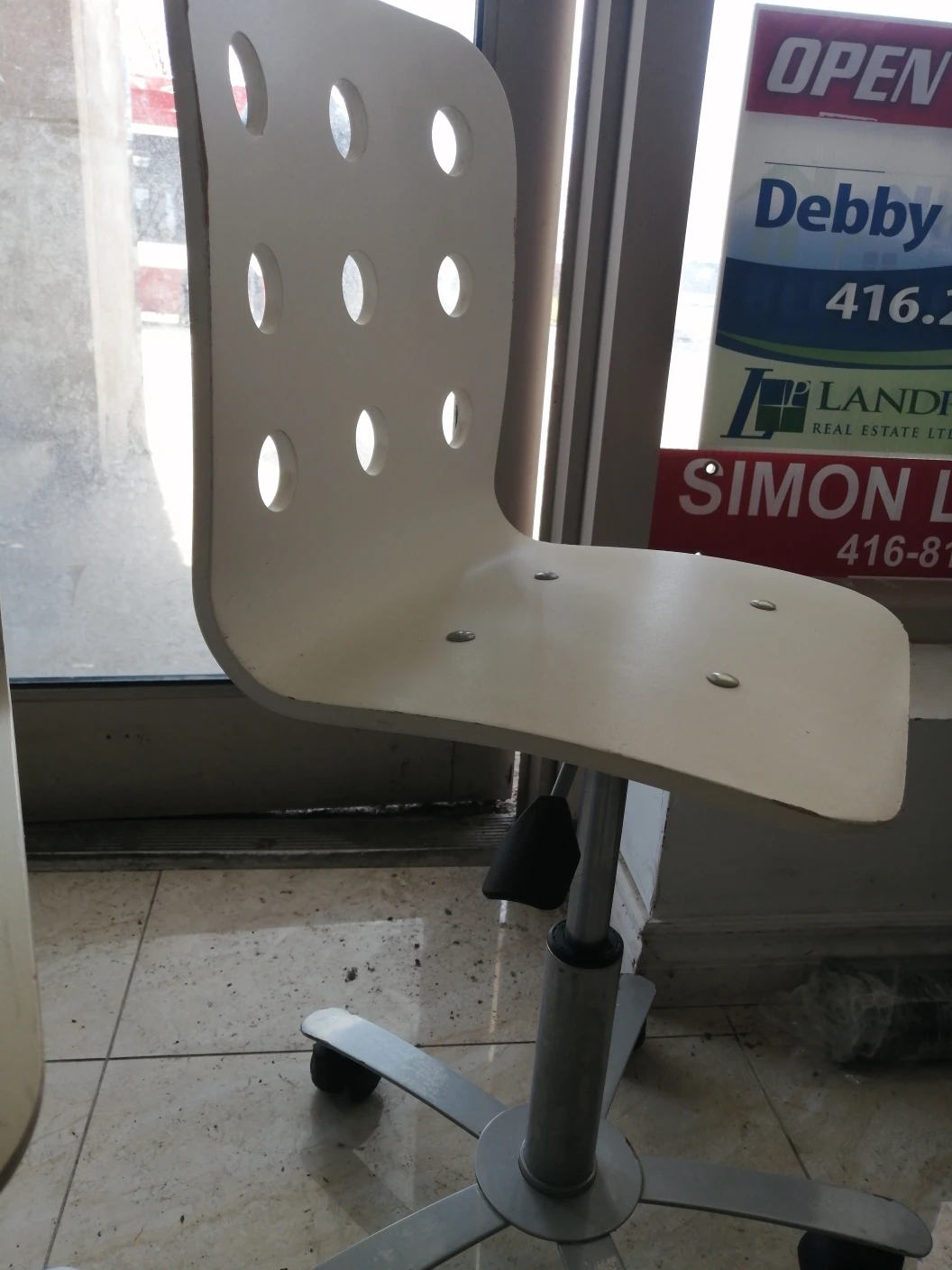 🌱White Swivel Office Chairs - Set of 2 - photo 3
