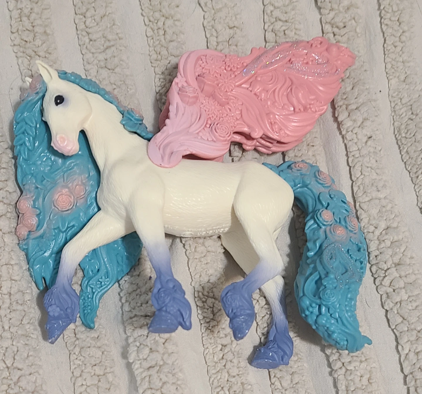 Schleich Bayala Flower Pegasus (item number 70590) - photo 3
