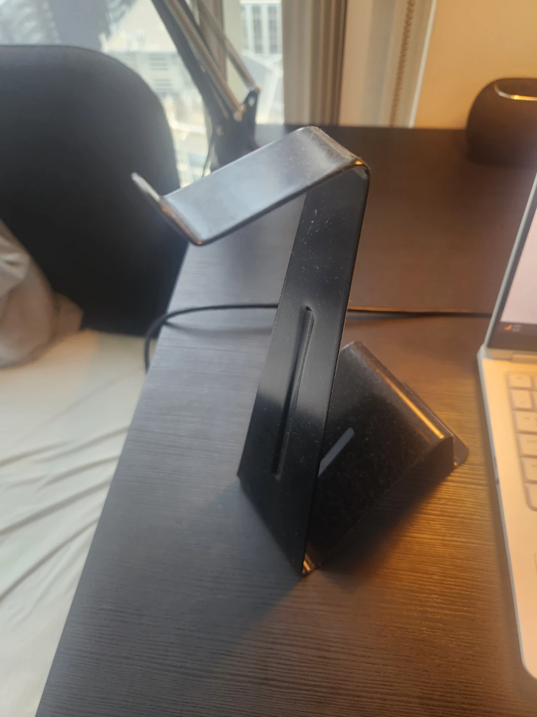 Black Metal Headphone stand