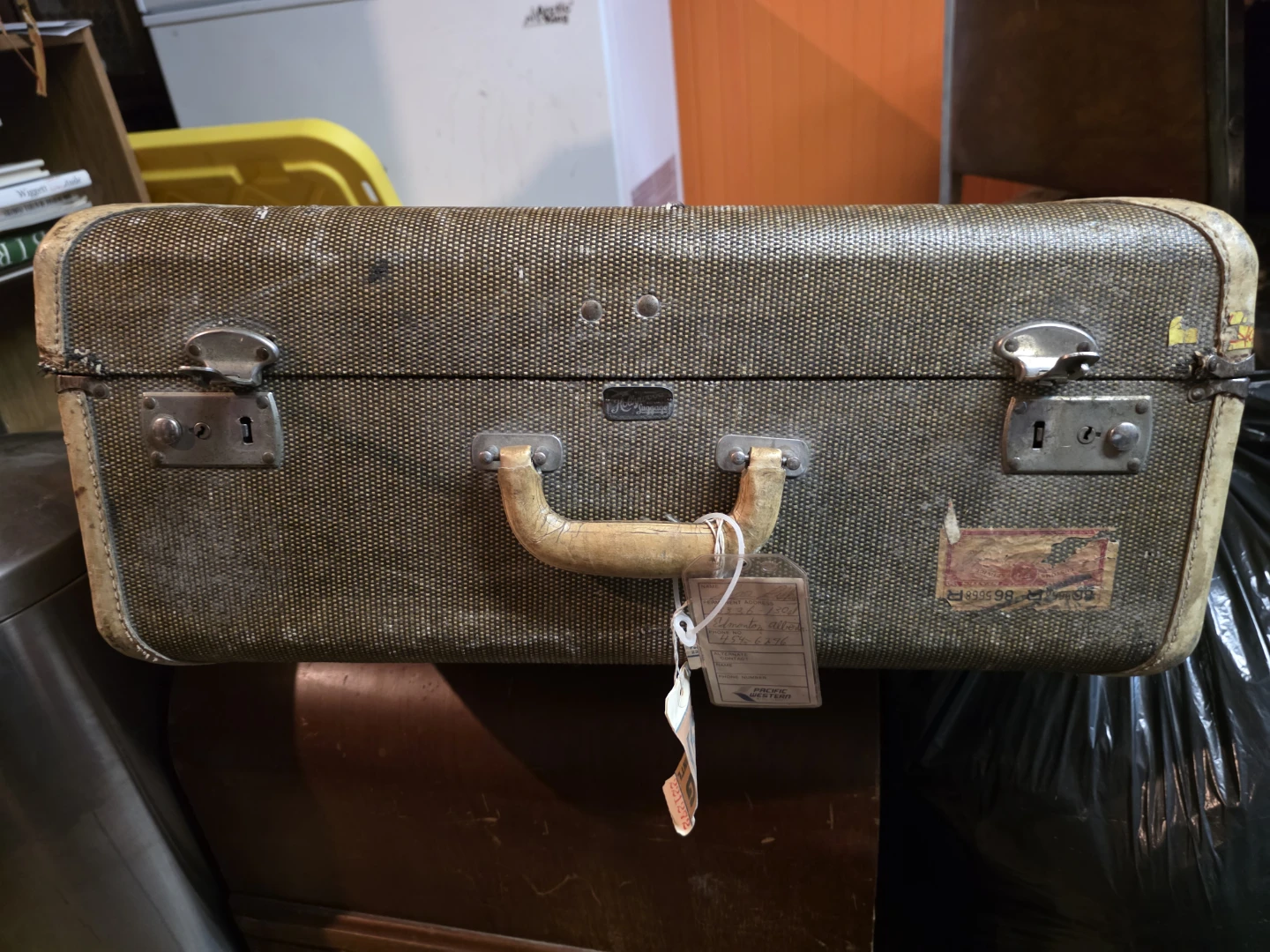 Vintage Suitcase - photo 2