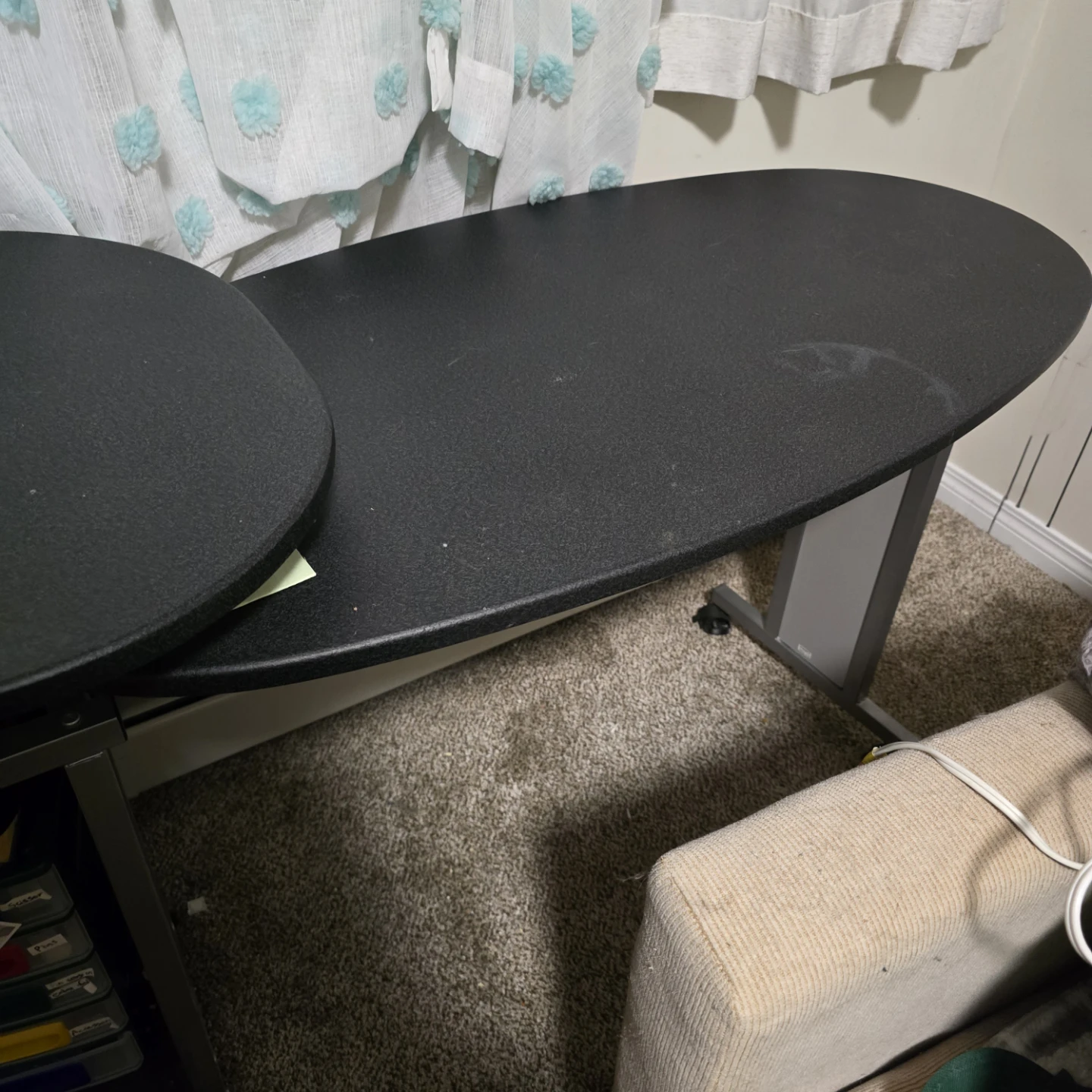 desk with rolling casters - photo 3