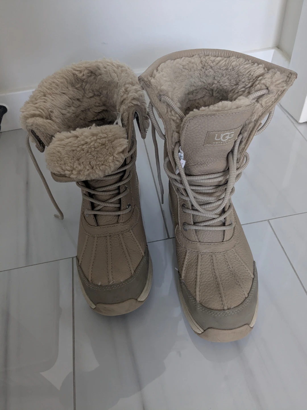 UGG Women's Winter Boots Tan Size 8