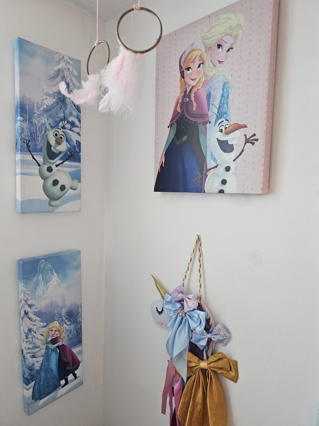 Disney Frozen kids room decor