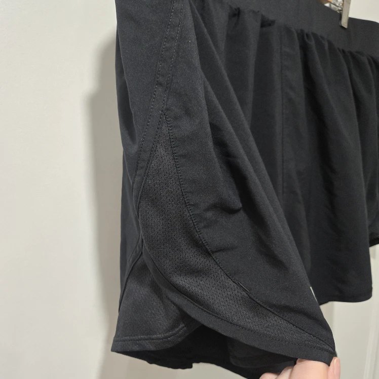 Under Armour Black Loose Athletic Shorts - photo 2