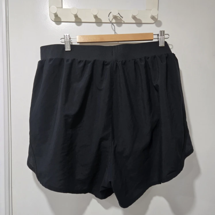 Under Armour Black Loose Athletic Shorts - photo 4