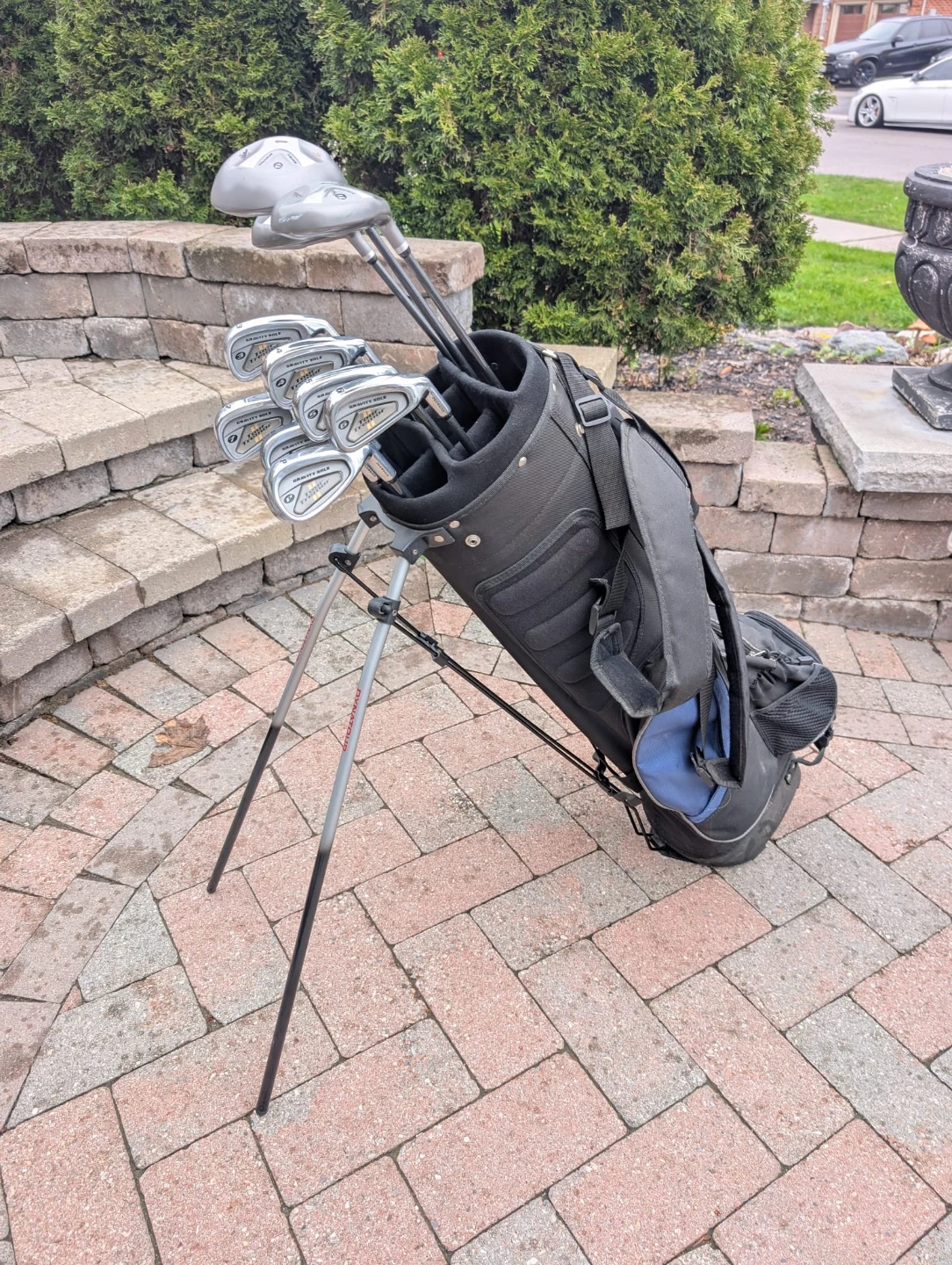 Men's right handed golf clubs with Bag and balls
