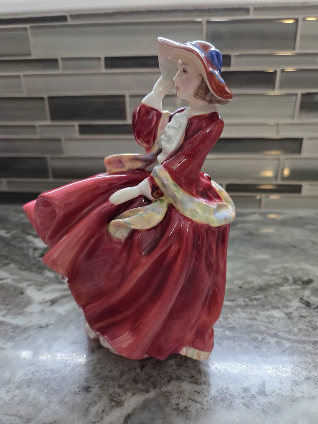 Royal Doulton "Top o' the Hill" Figurine COPR 1937 - photo 2