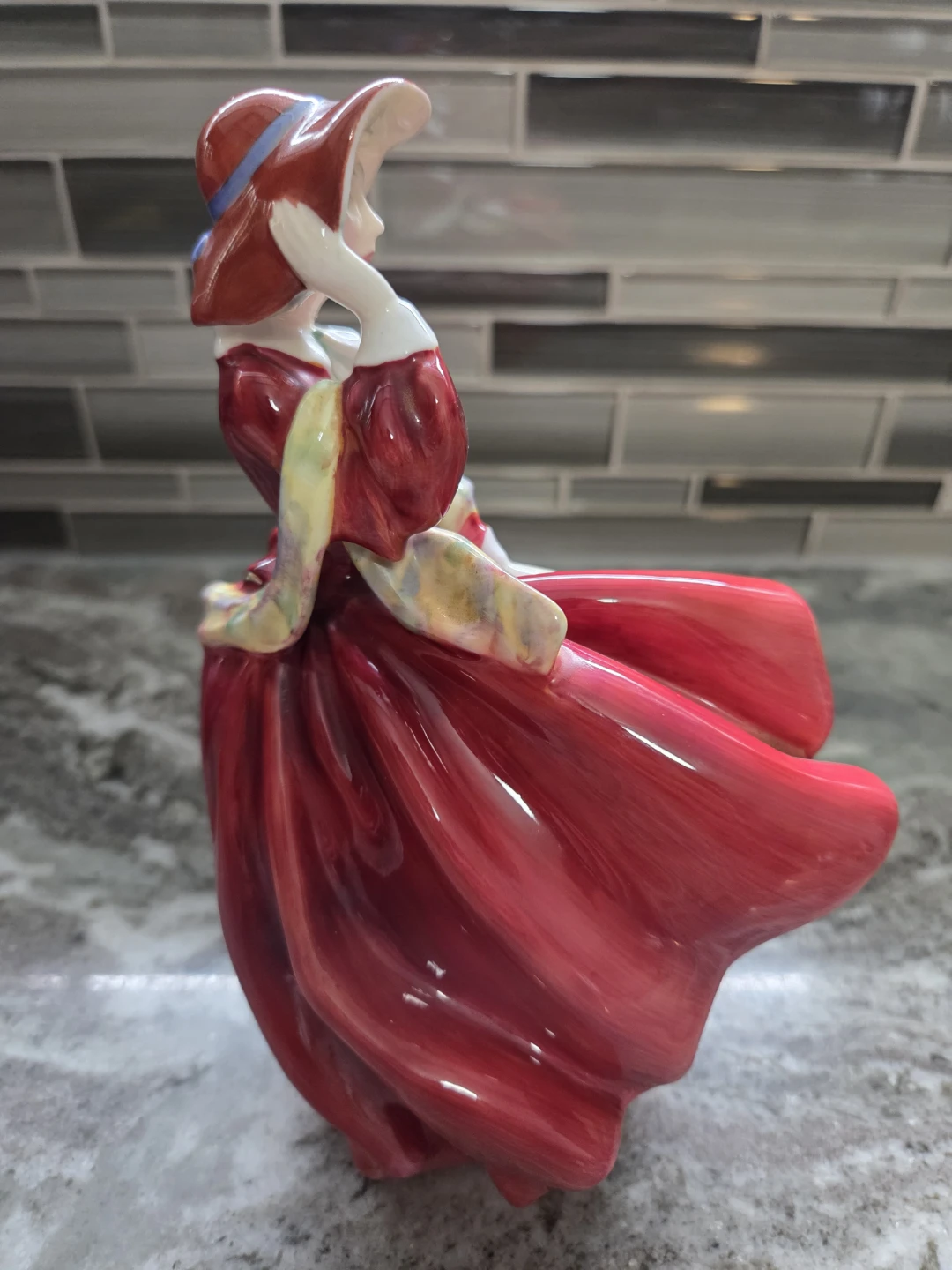 Royal Doulton "Top o' the Hill" Figurine COPR 1937 - photo 3