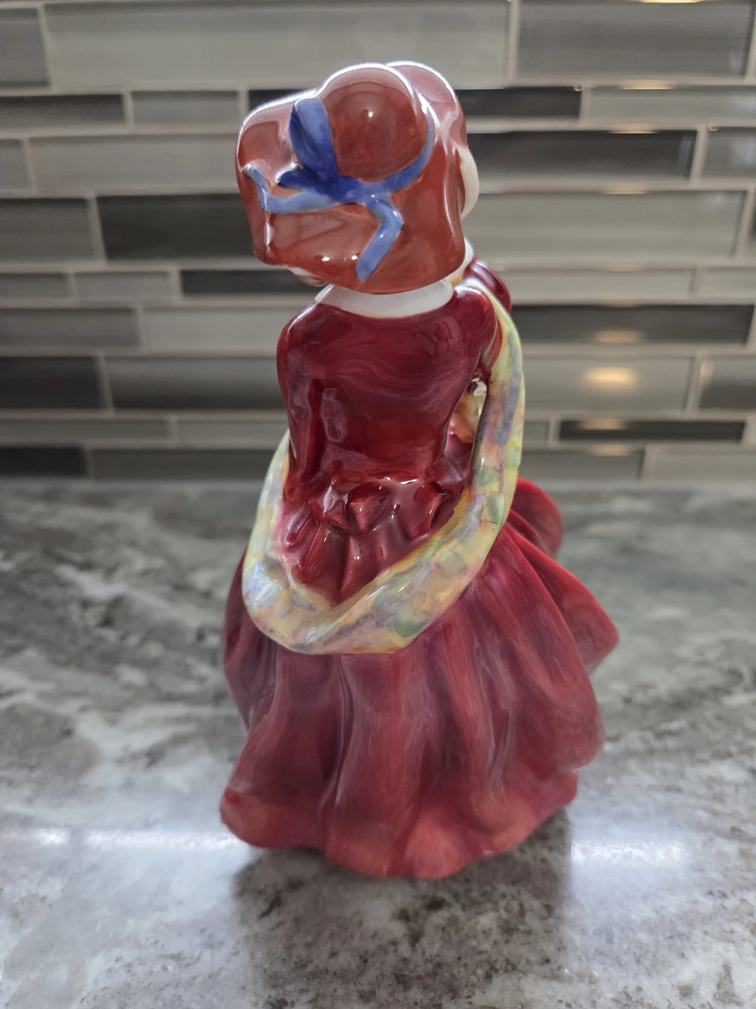 Royal Doulton "Top o' the Hill" Figurine COPR 1937 - photo 4