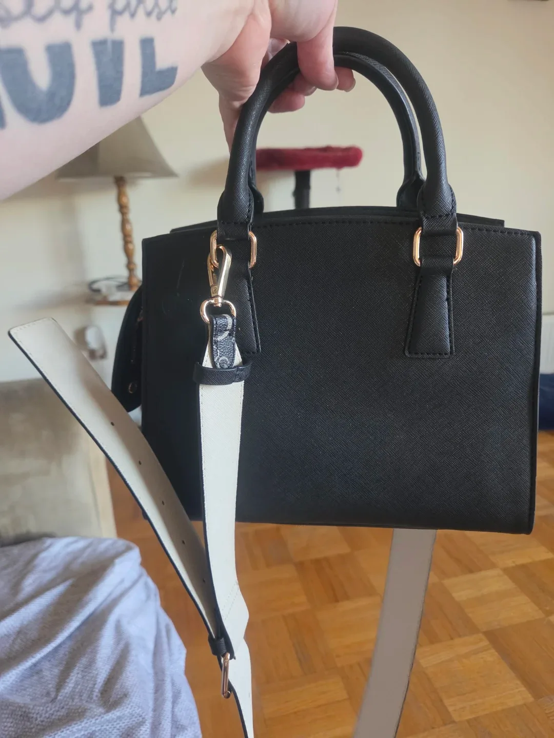 GUESS Black Satchel Handbag - photo 5
