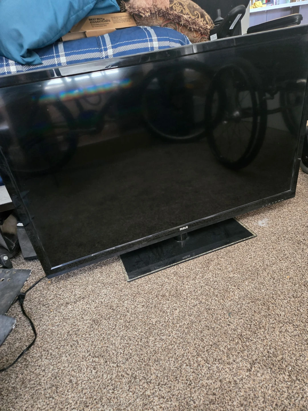 RCA Flat Screen TV 46 inch - photo 2