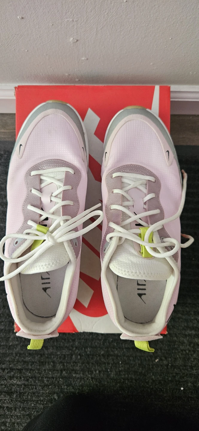 Women's Nike Air Max Dia Sneakers Pink Size 9