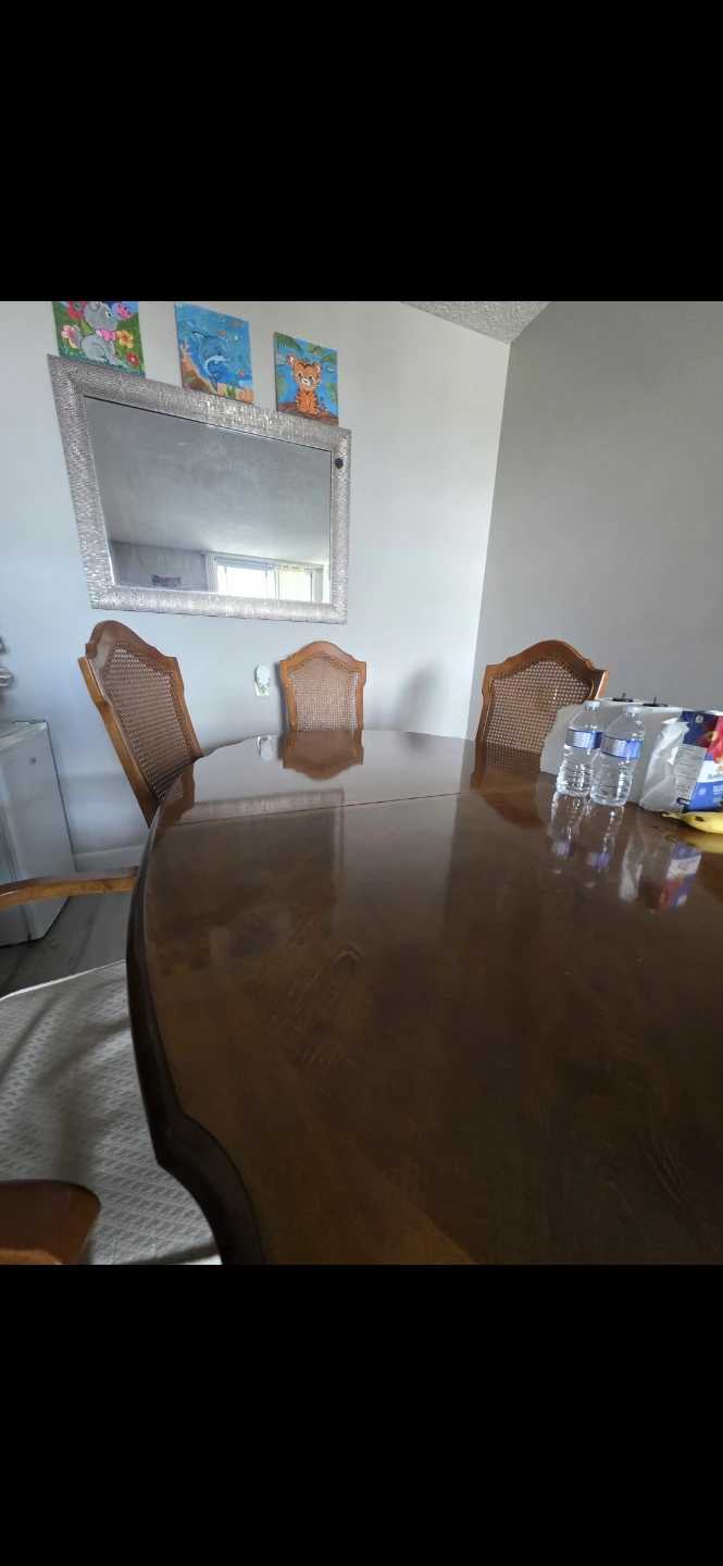 “solid wood, extendable, seats 6–8” - photo 2