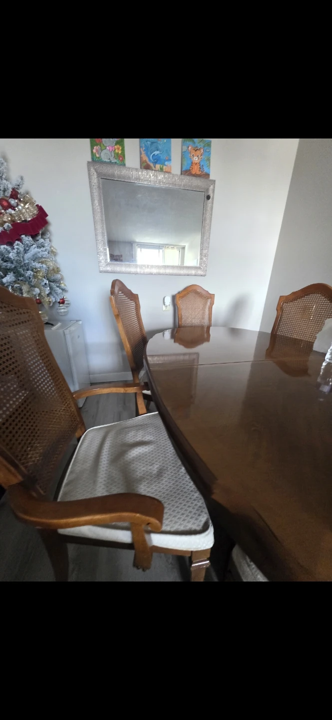 “solid wood, extendable, seats 6–8” - photo 3
