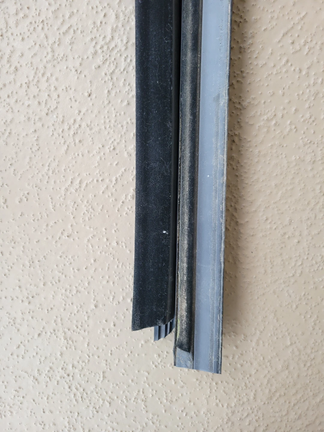 Ford escape 2010. 2nd gen. window sweeps/weatherstrips - photo 2
