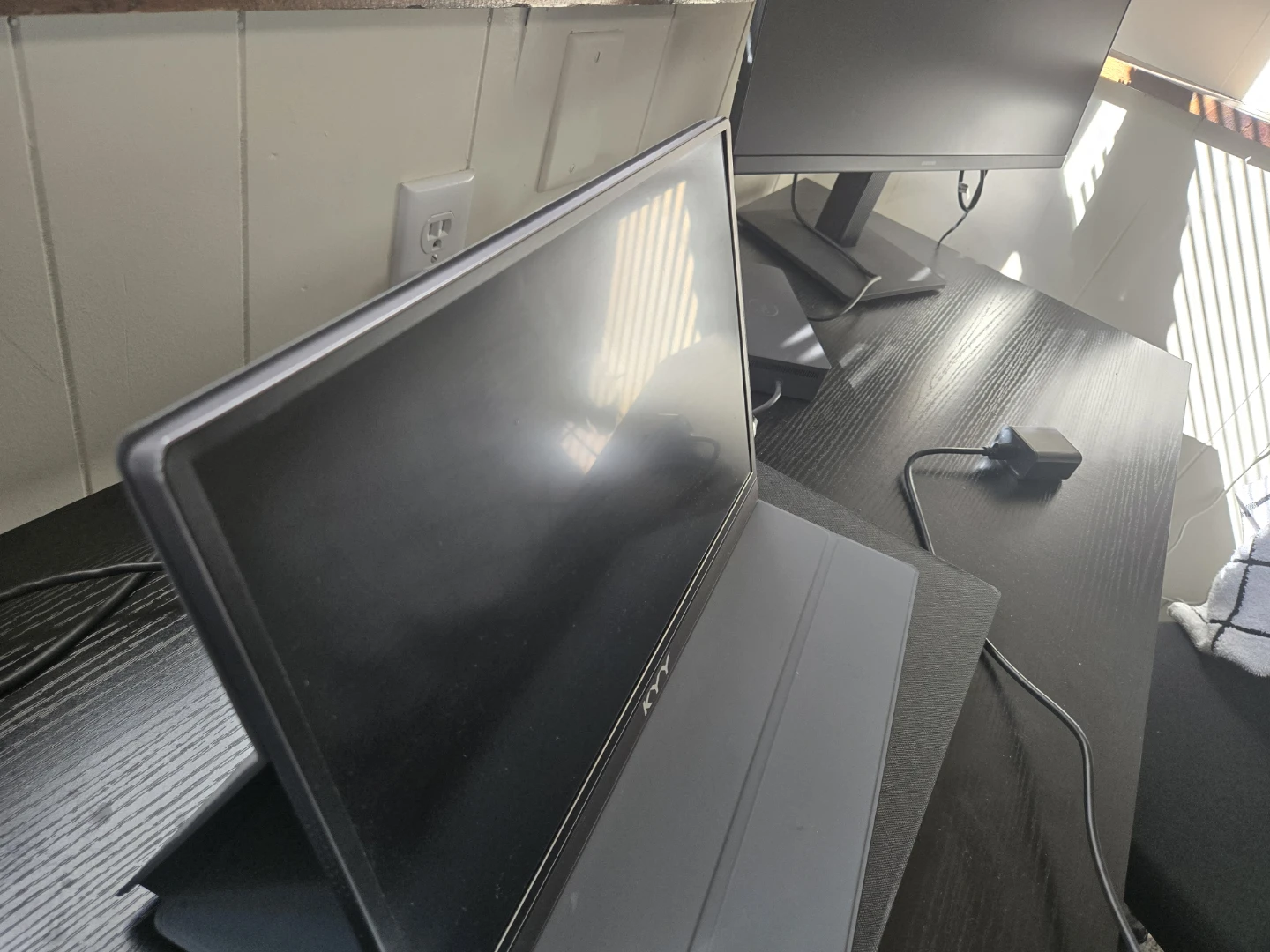 Expandable Monitors plus Full size monitor