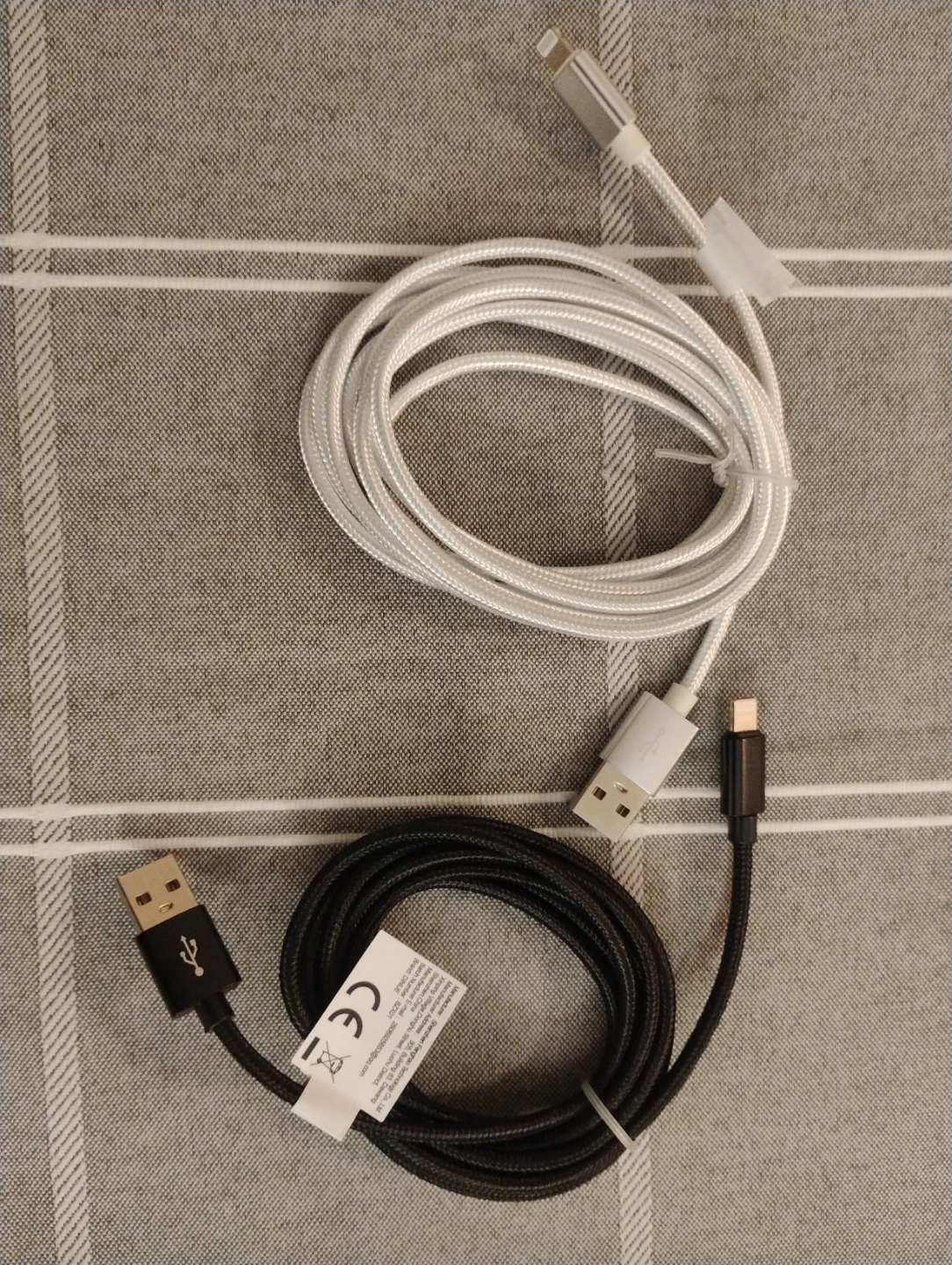 2x iPhone Charger, USB Cables (White & Black)