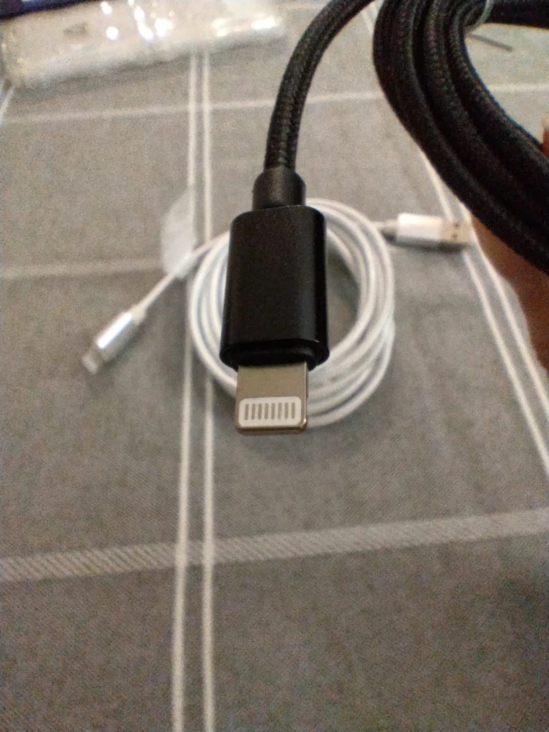 2x iPhone Charger, USB Cables (White & Black) - photo 3