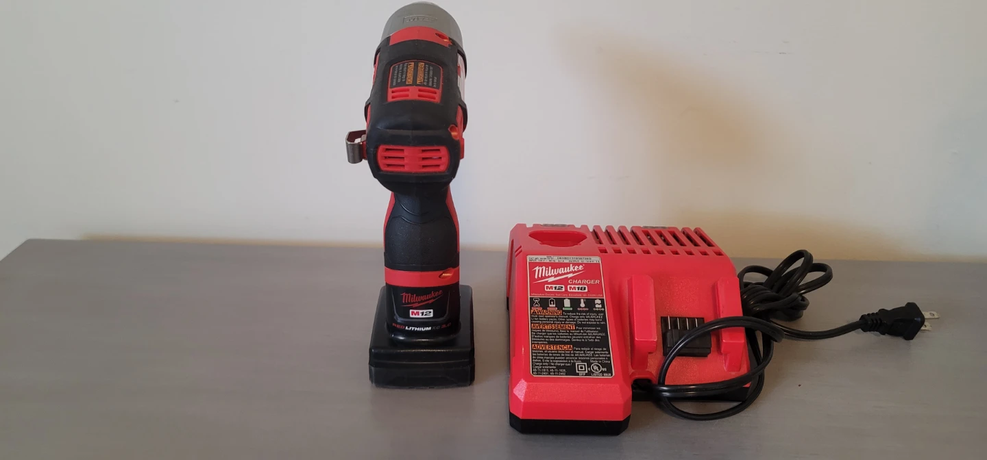 🔥 Milwaukee M12 Impact Driver + Charger 🔥 - photo 4