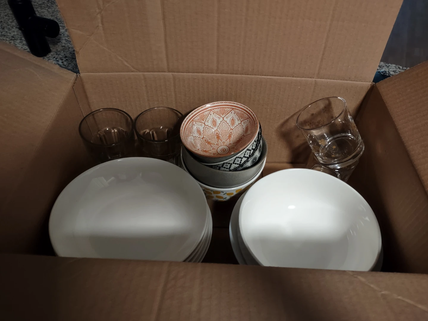 Plates/bowls/glasses set