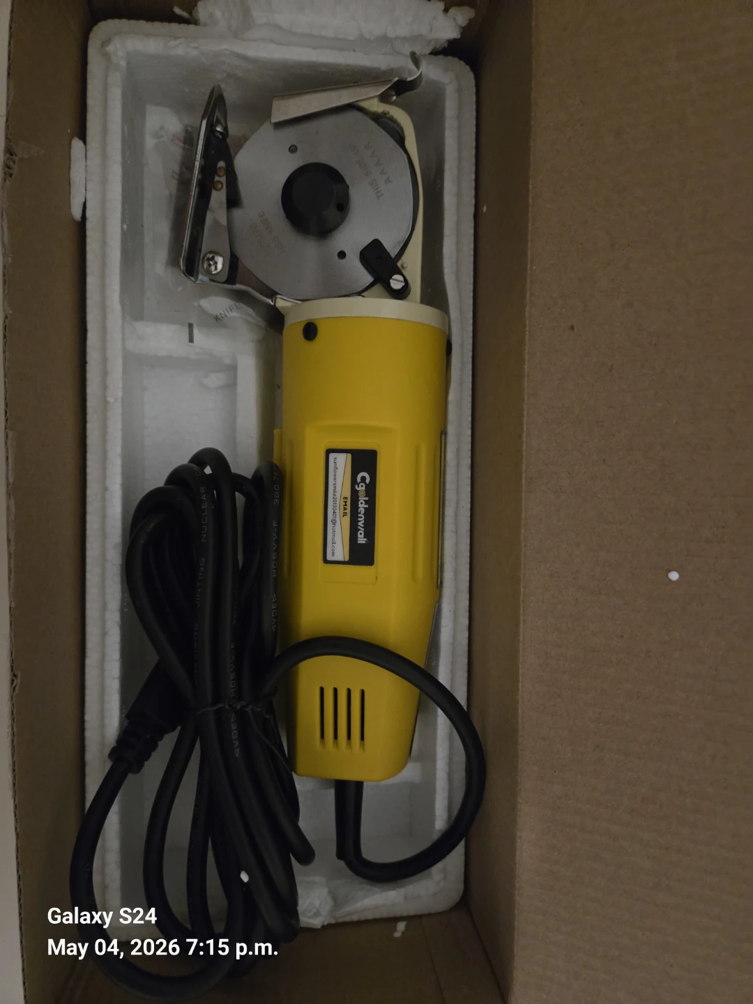 Electric Fabric Rotary Cutter - Cuts 8+ Layers
