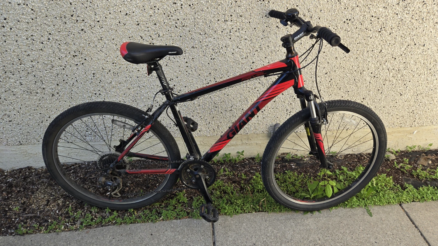 Giant Mountain Bicycle - Size M