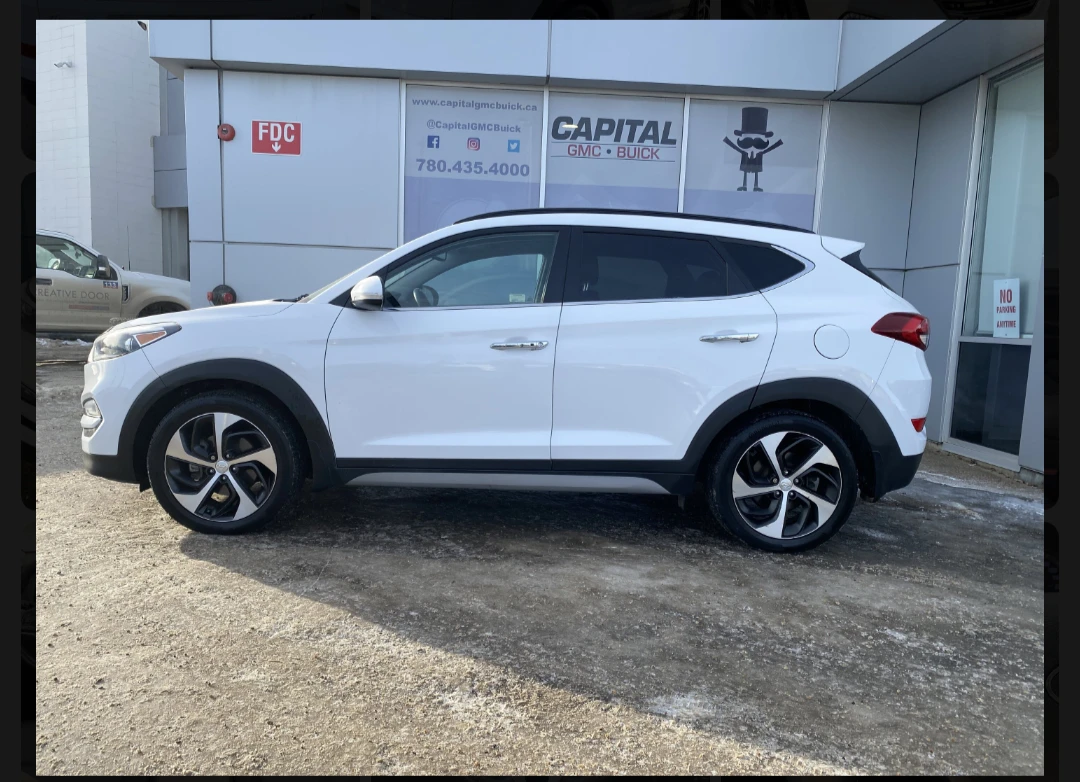 White Hyundai Tucson Limited AWD SUV