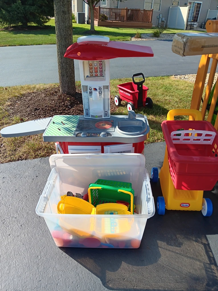 Little Tikes Shopping Cart and Play Kitchen Set - photo 2
