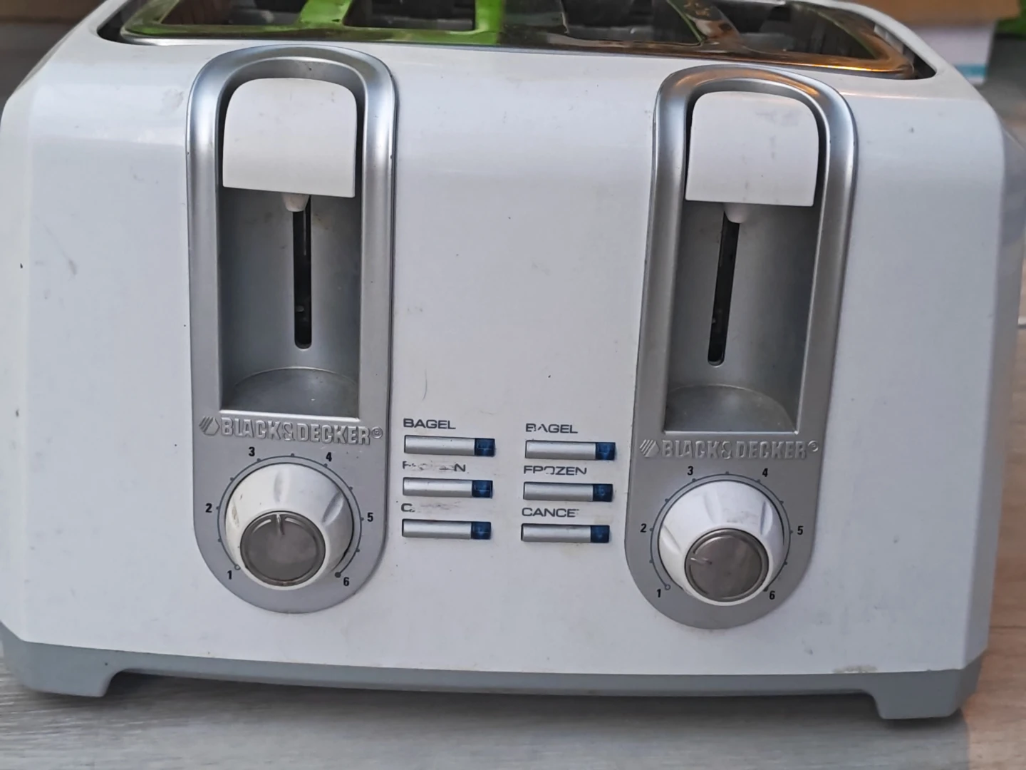 Black & Decker 4-Slice Toaster - photo 2