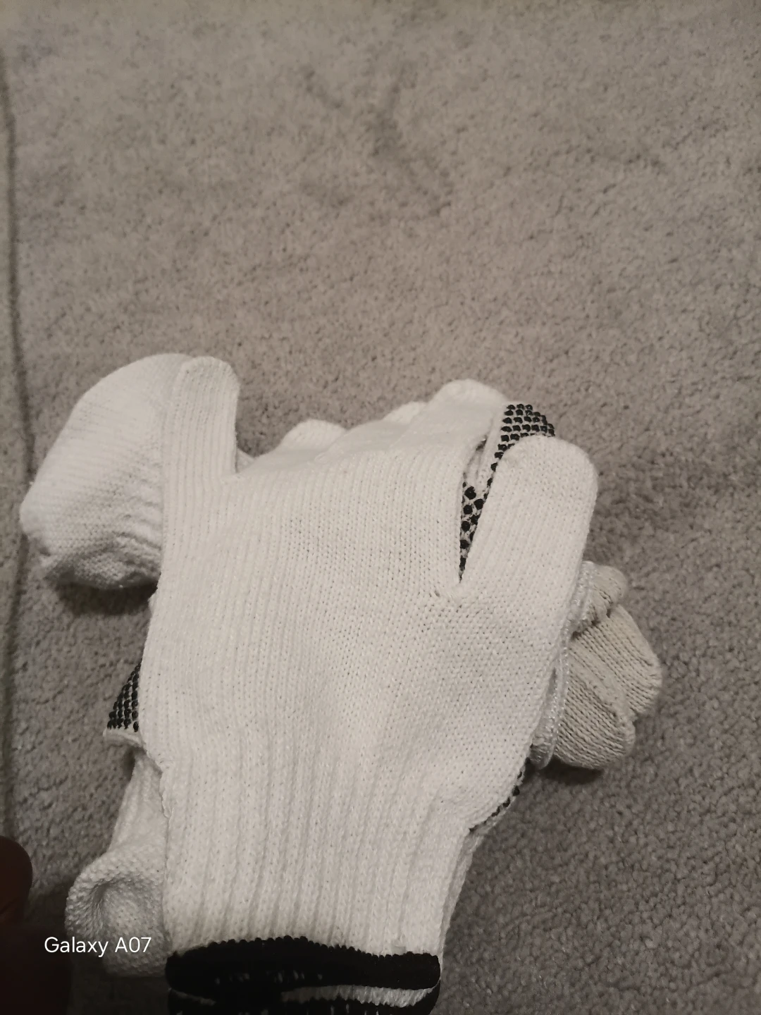 White Knit Gripper Gloves - photo 2