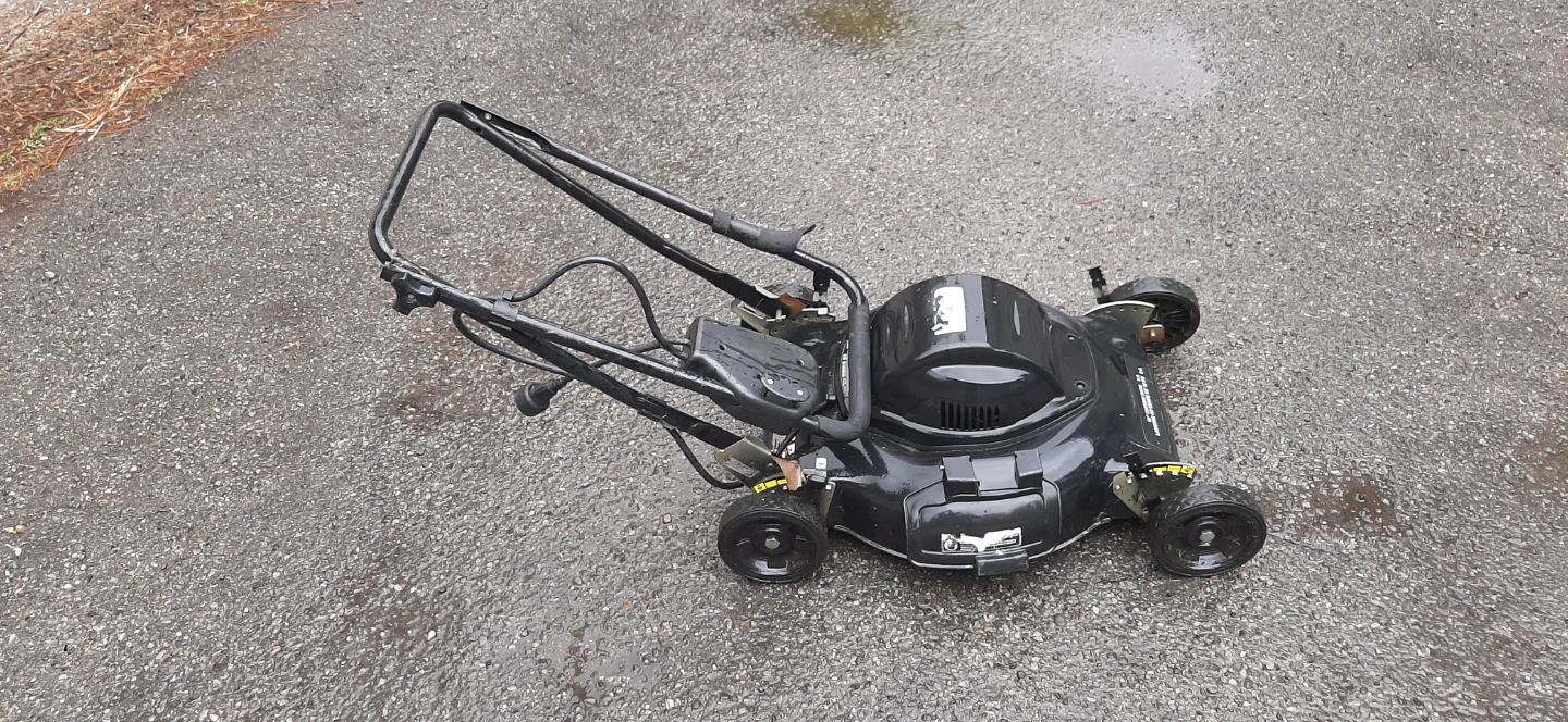 Black & Decker Compact Electric Lawnmower - photo 4