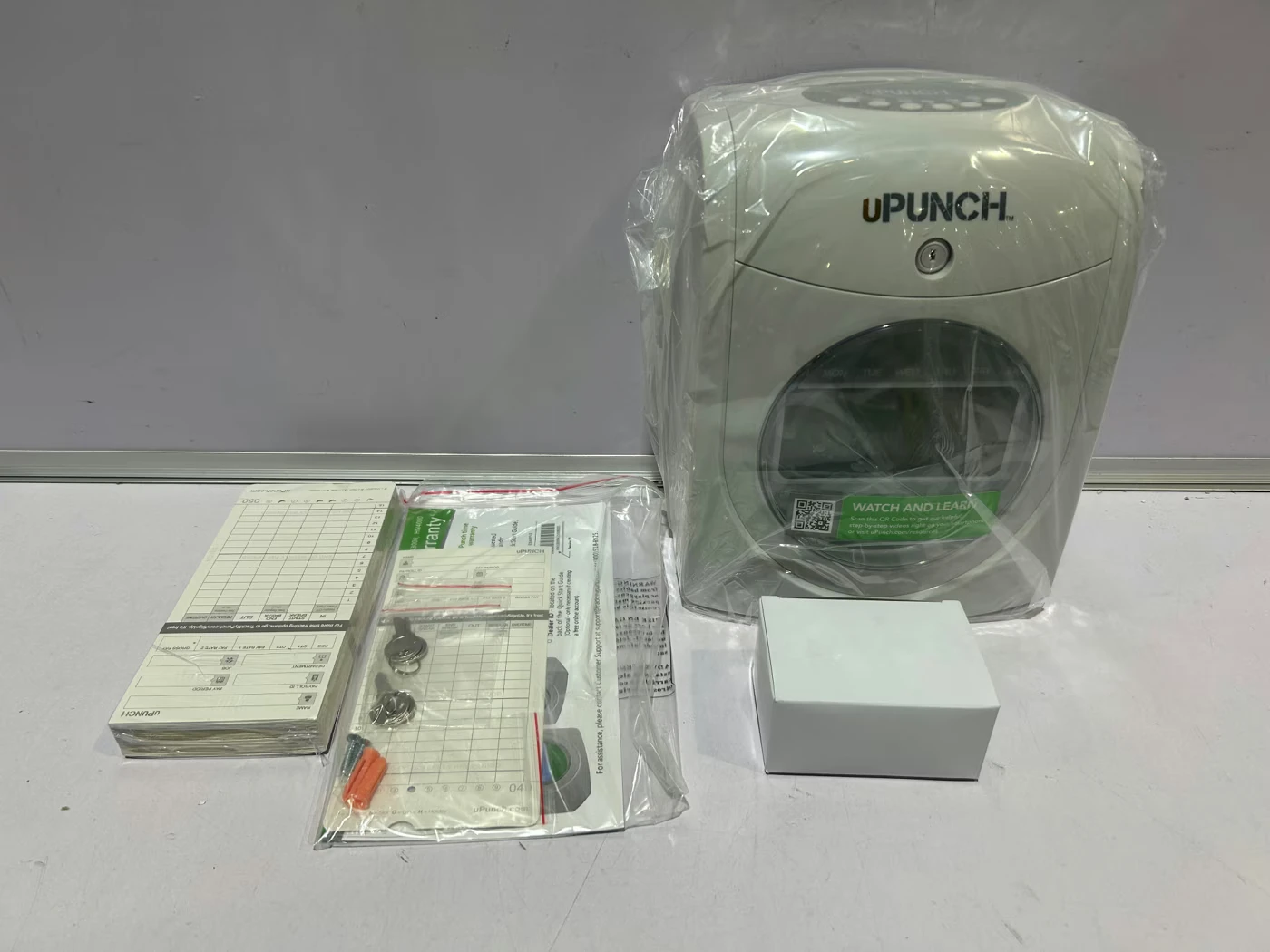 UPUNCH Employee Time Clock System with Time Cards and Racks - photo 2