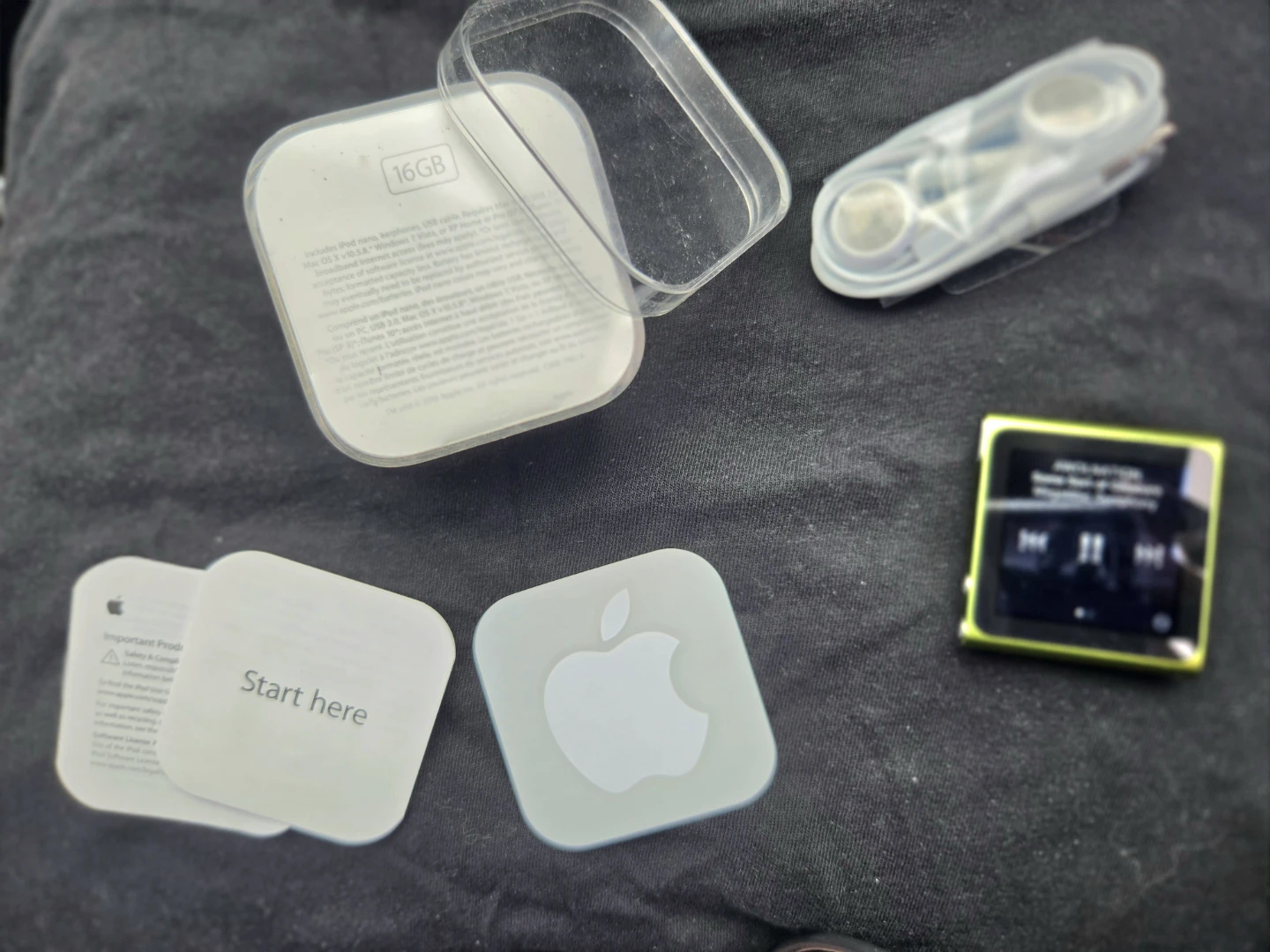 Apple iPod Nano 6th Gen 16GB Green with earbuds - photo 3