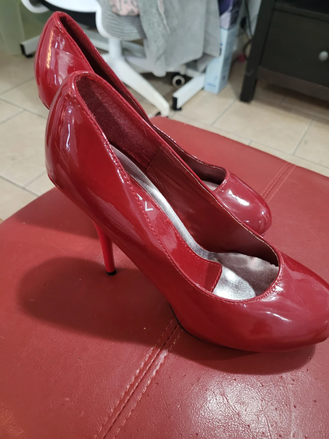 Suzy Shier Red Patent Heels - photo 3